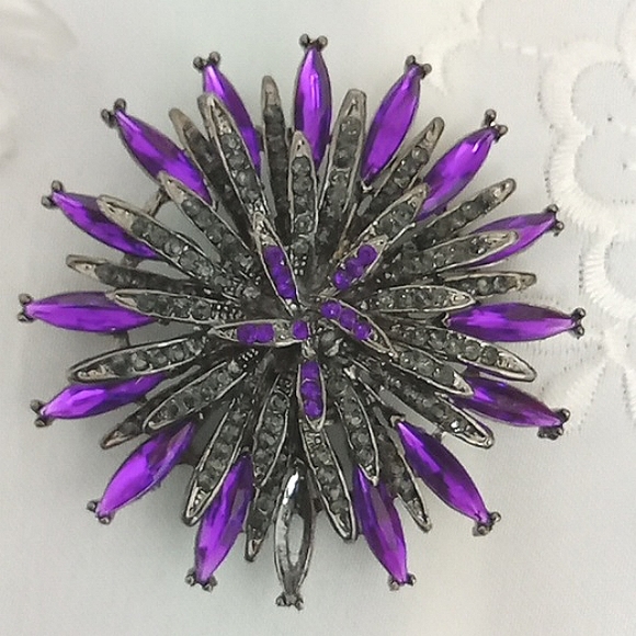 Vintage | Purple Silver Tone Floral Brooch - Picture 2 of 7